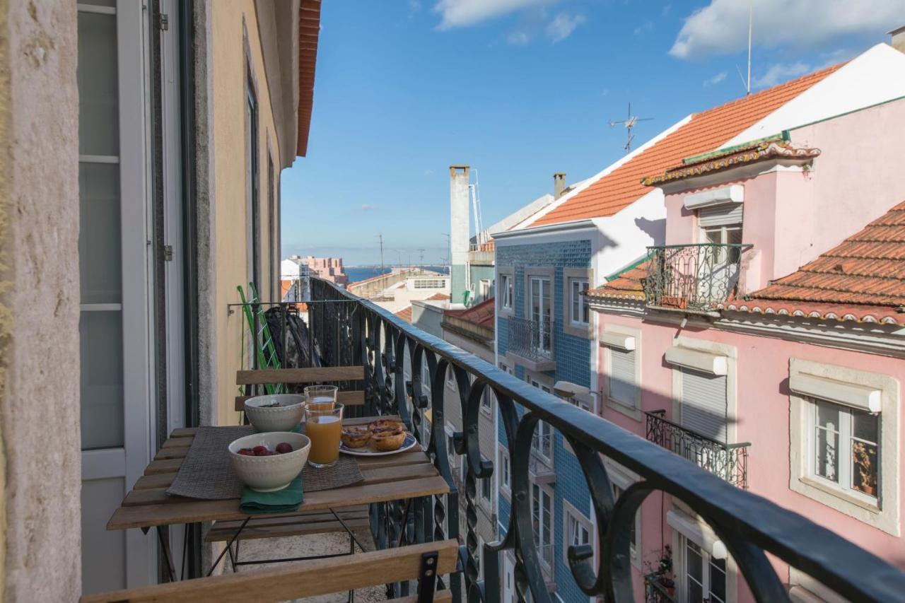 Lovelystay - Sunny Flat W/ Balcony Overseeing Graca And River Лиссабон Экстерьер фото